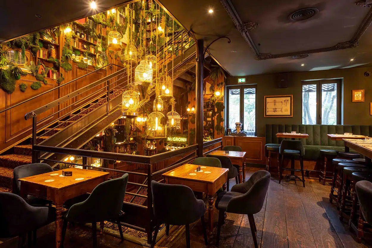 bota pub bar restaurant intérieur étage