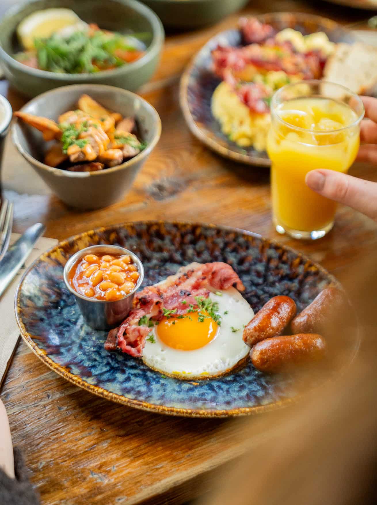 Sélection de plats brunch servis au Bota Pub à Toulouse