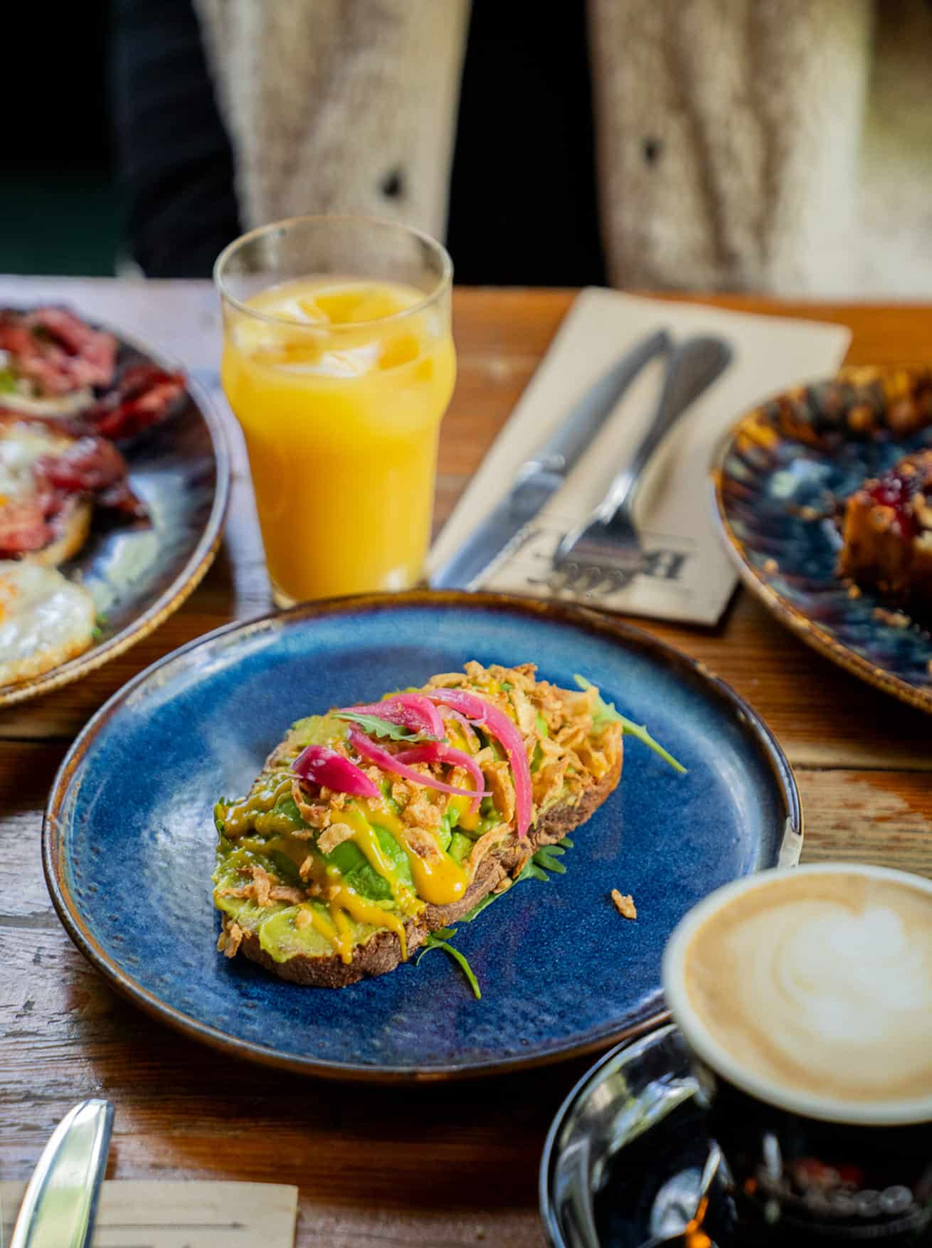 Toast gourmand servi pendant le brunch du Bota Pub